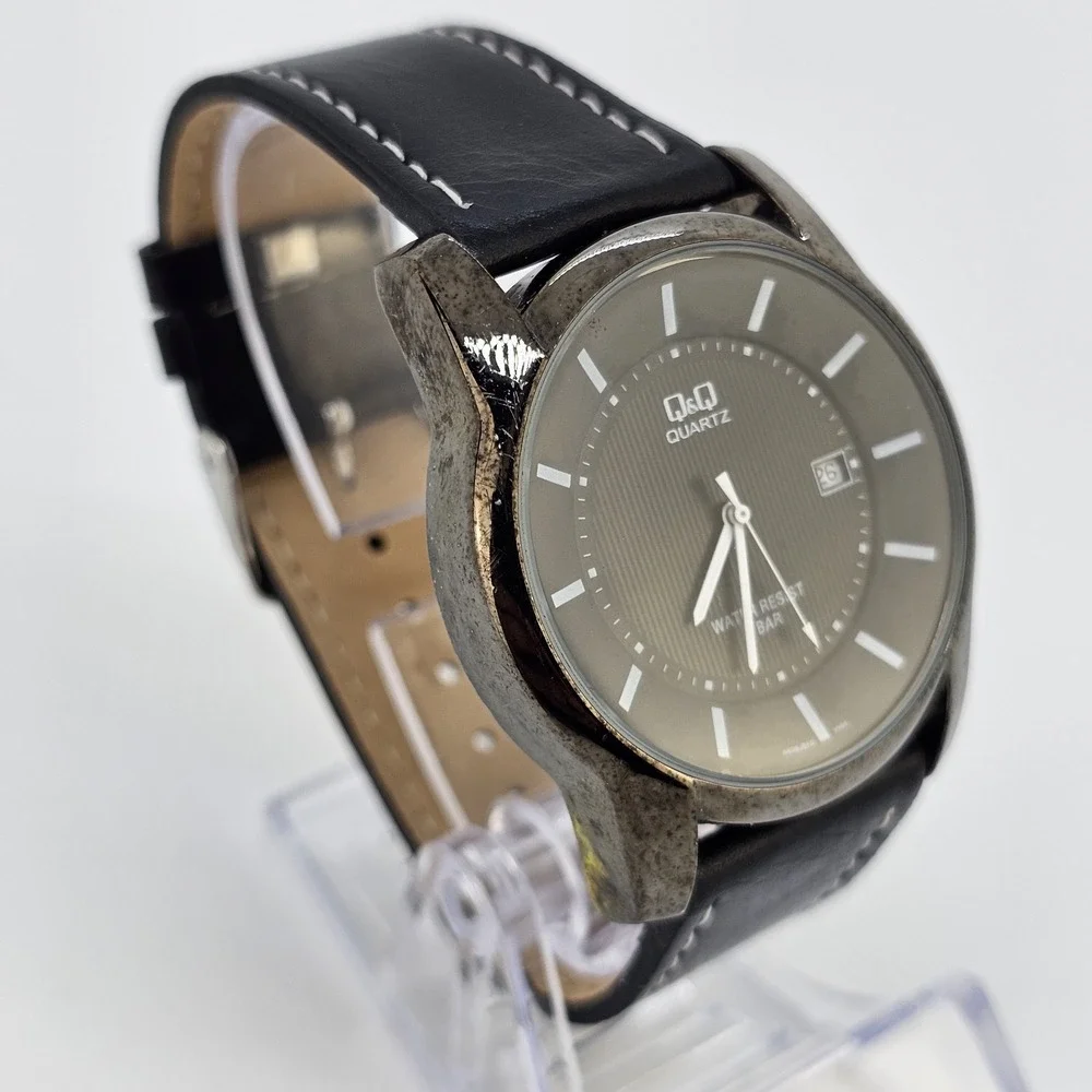 QQ Men's Analog Watch 40MM Black Dial Date New Black Leather Bands New Battery‎